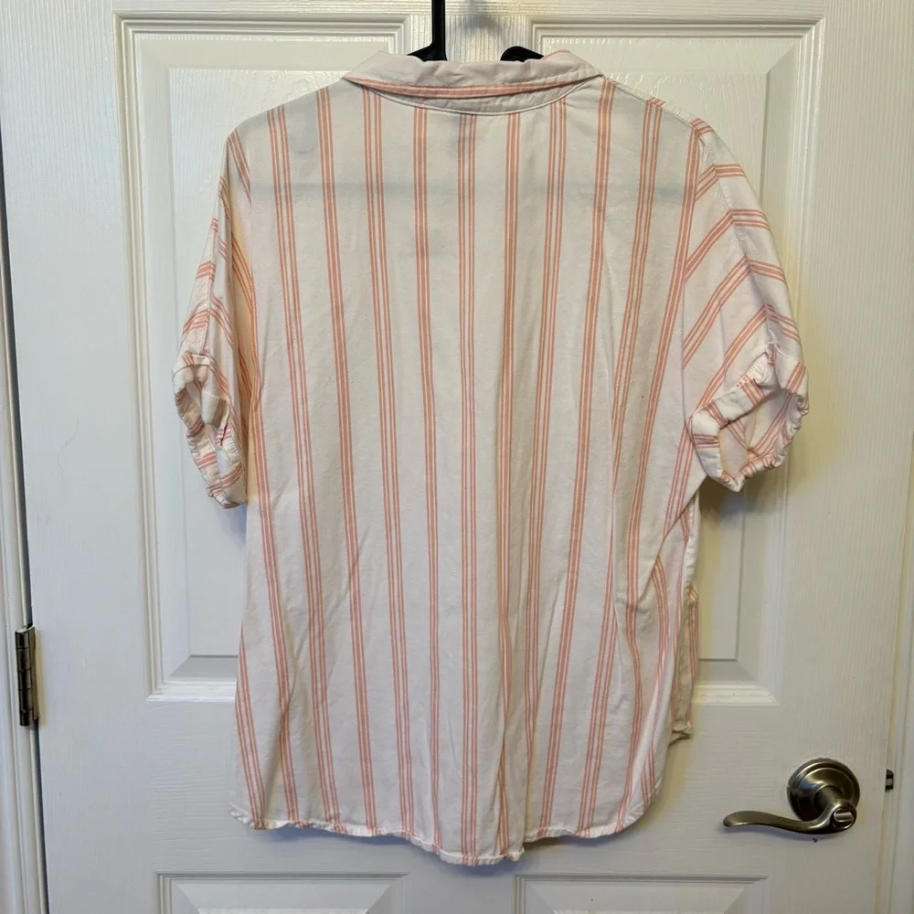 Universal Thread | Button Up Top - Picture 2 of 5